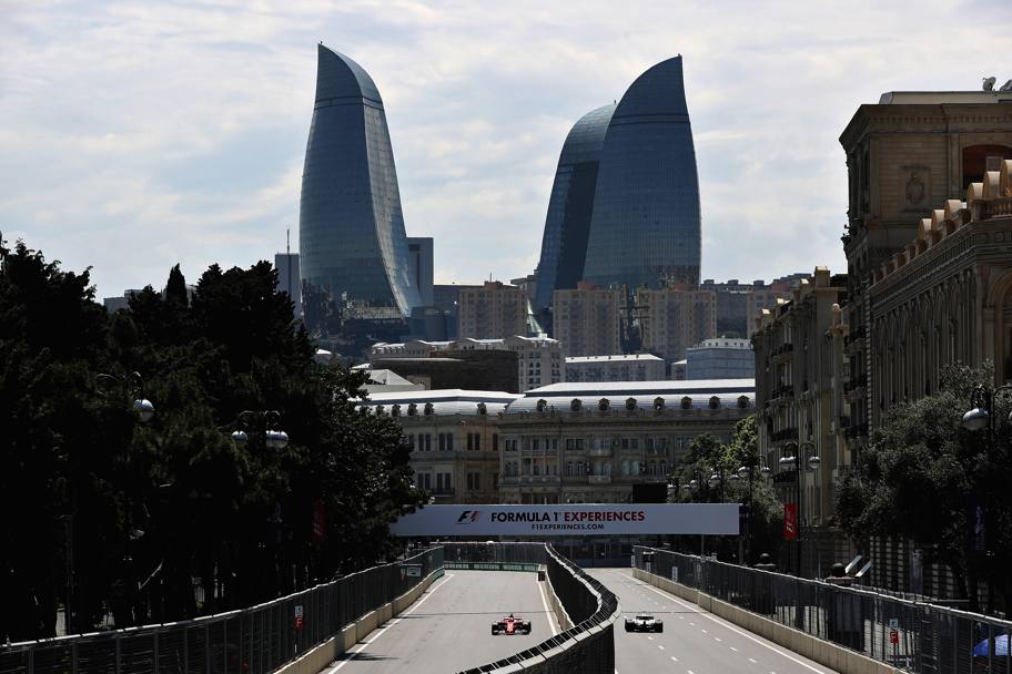 Questo weekend la Formula 1 si sposta a Baku per il GP dell&#39;Azerbaijan. Il nuovo circuito cittadino regala scatti davvero emozionanti. (Getty Images)